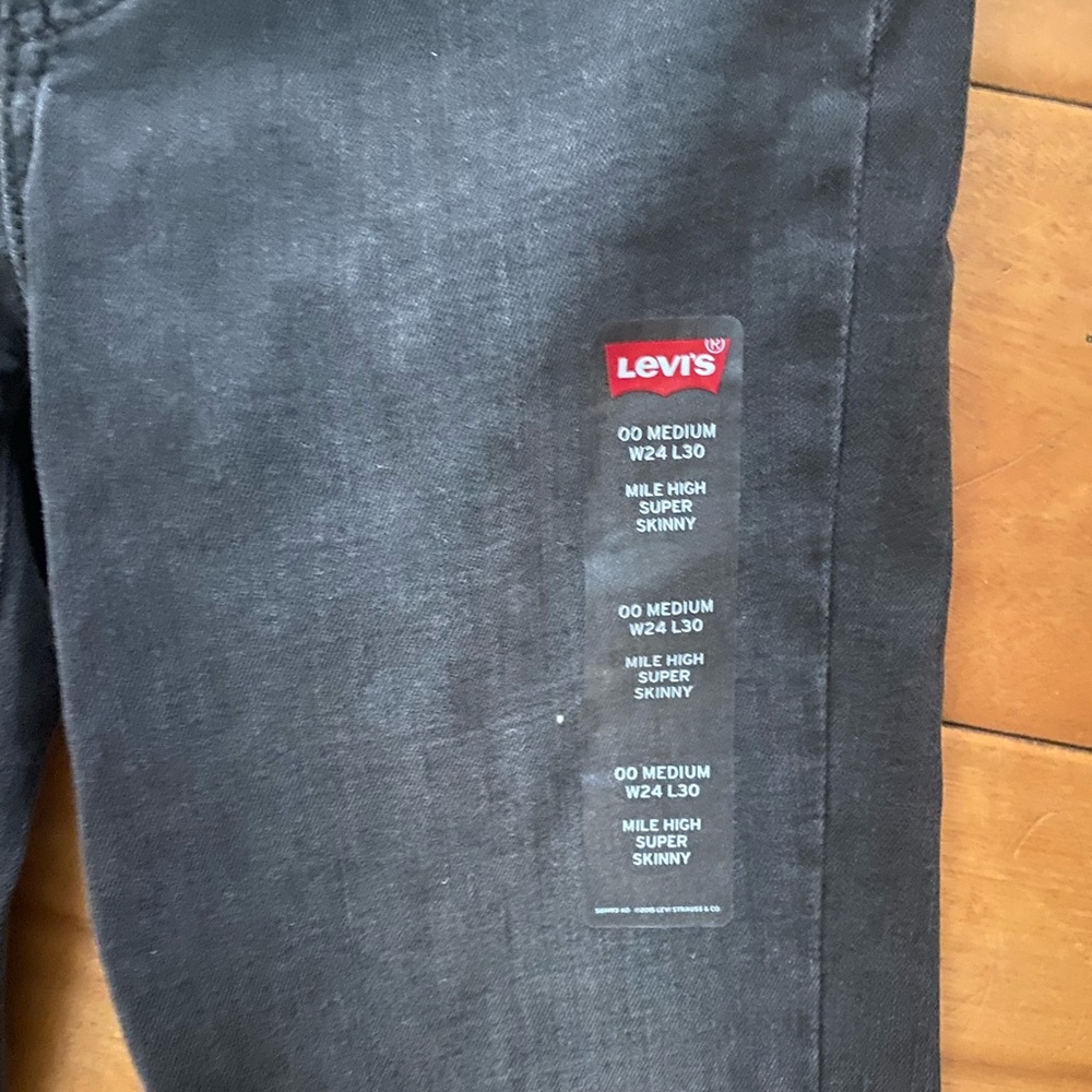 Levi’s - Picture 4 of 6